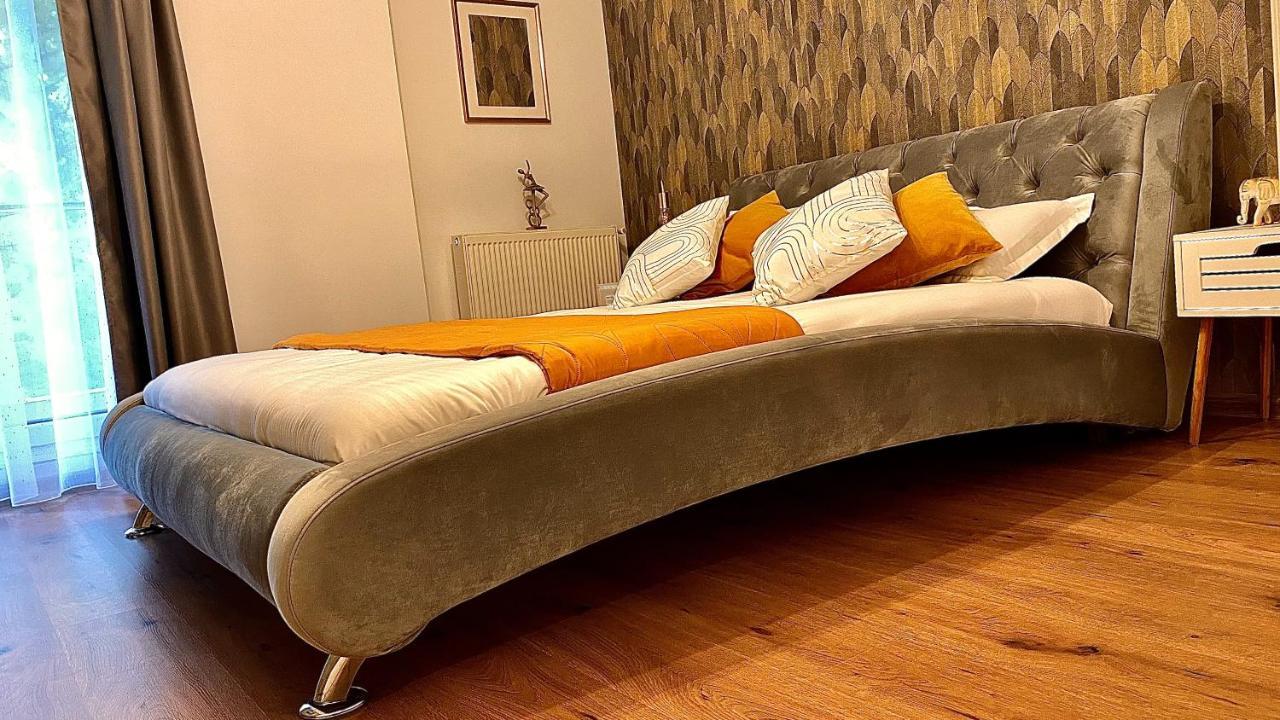 La Maison De Zoe - Airport Residences Otopeni Exteriör bild